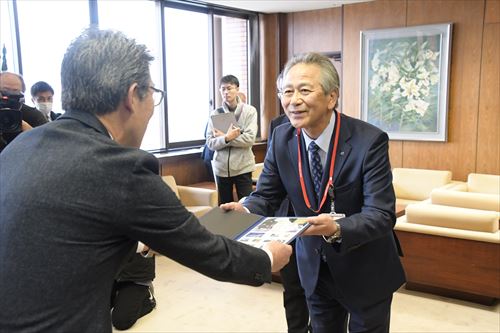 贈呈式の様子