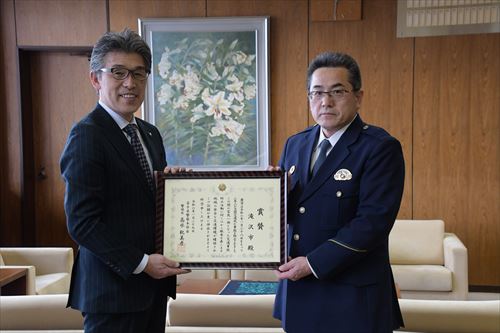県警本部長から賞賛状～死亡事故ゼロ２年３カ月のカバー写真