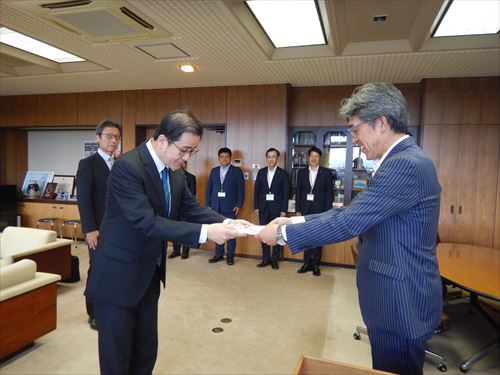 地域の人材育成願い～東京システムズ(株)が寄附のカバー写真