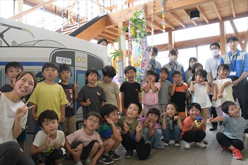 園児が巣子駅を装飾～願いがかないますようにのカバー写真