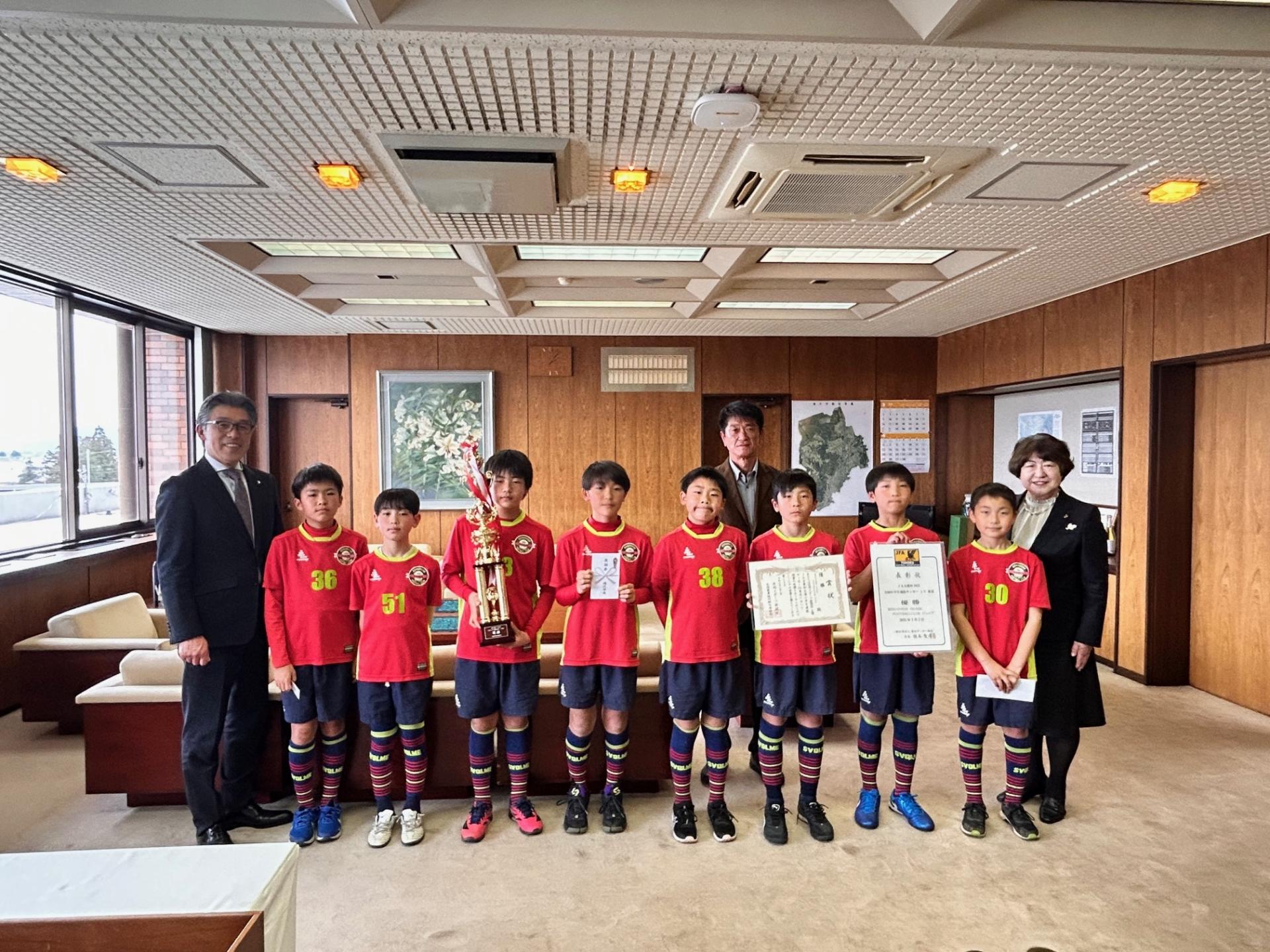 全国大会出場を報告～レノヴェンスオガサFCのカバー写真