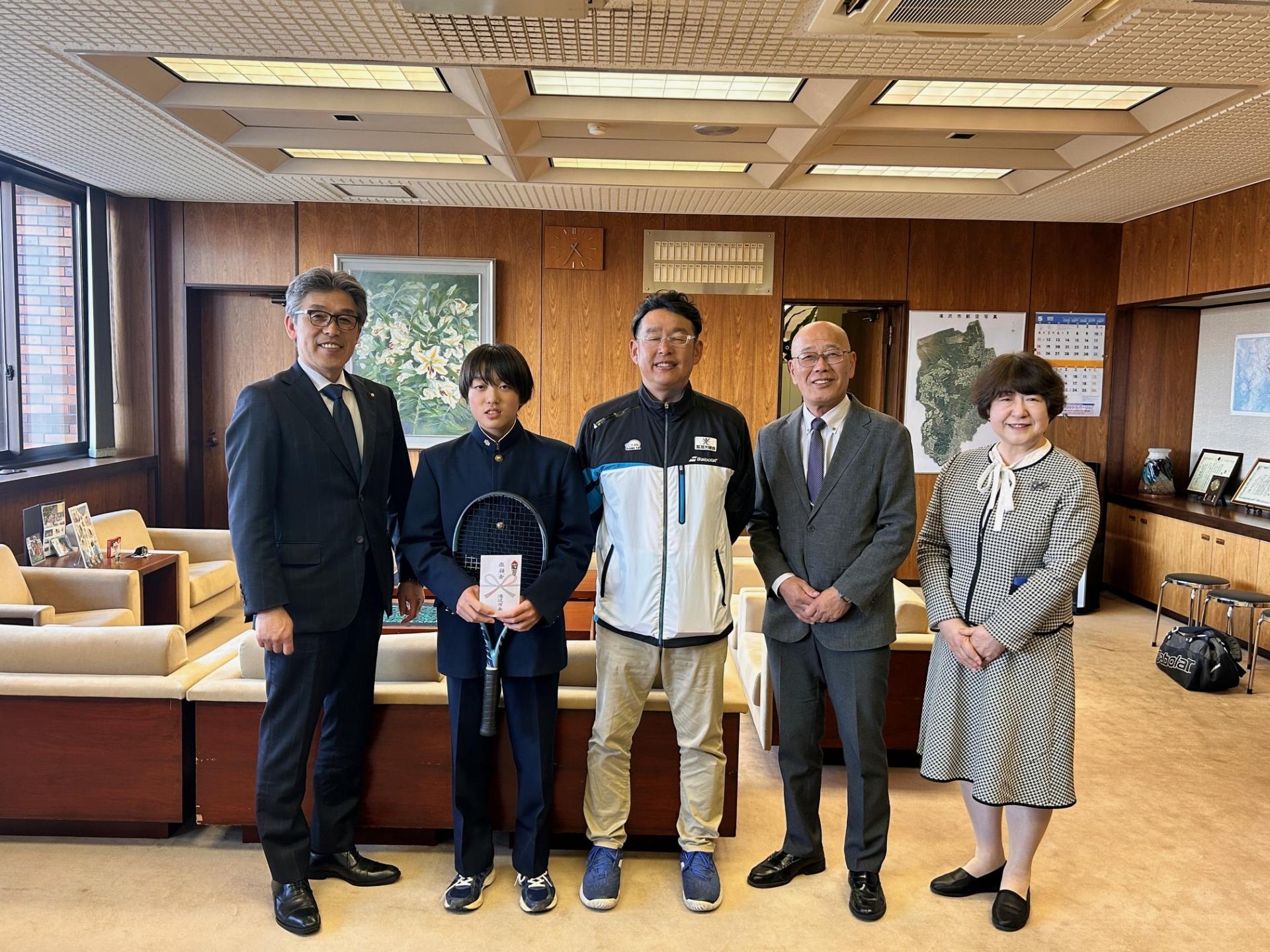 全国大会へ意気込み～滝南生が市長を表敬訪問のカバー写真