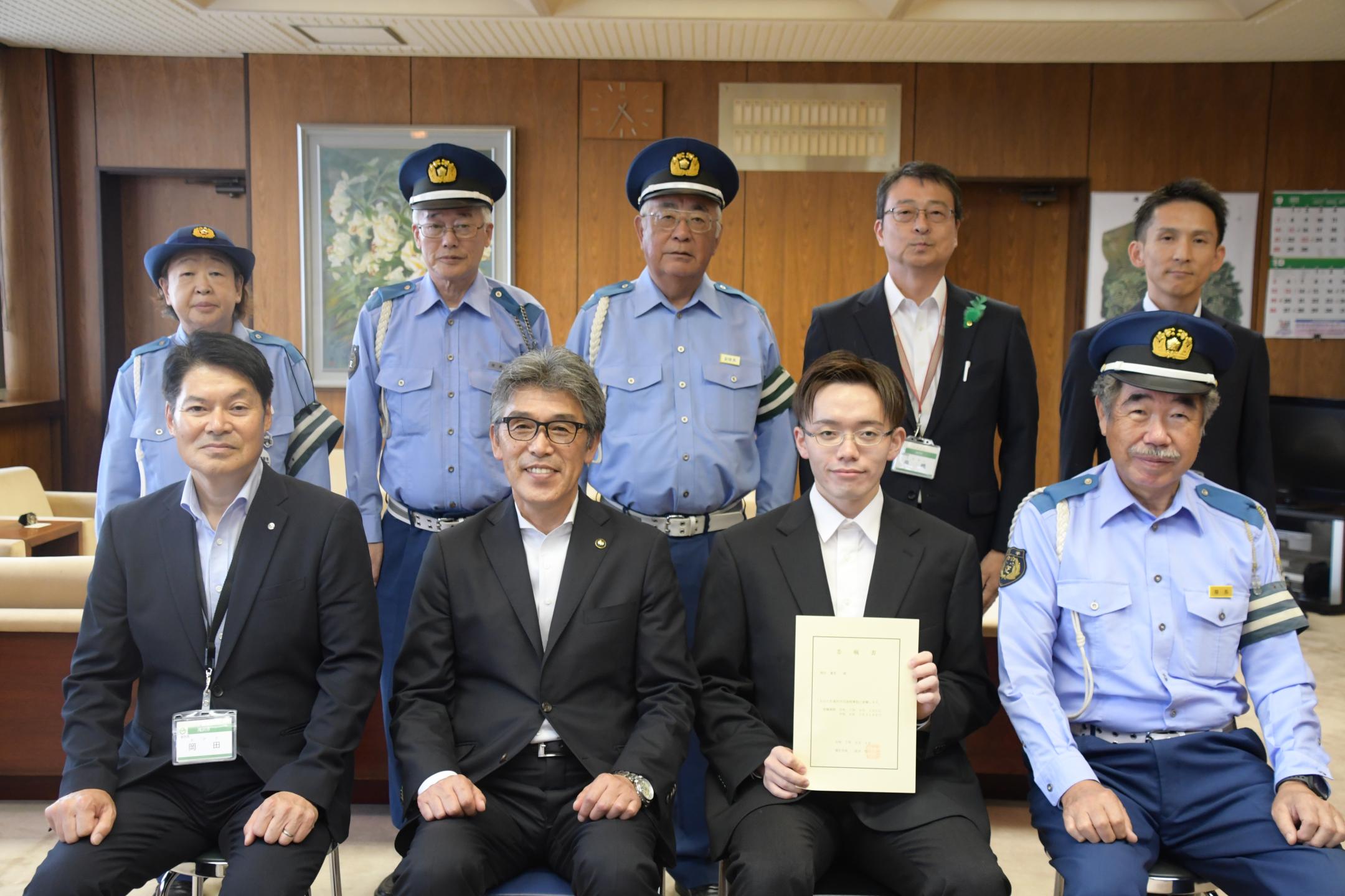 市長ほかと記念撮影