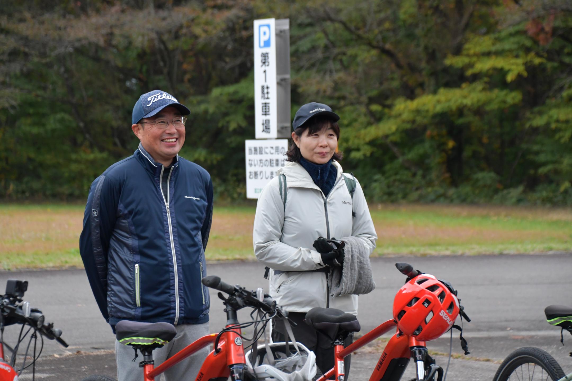 ゴール地点で感想会をする参加者
