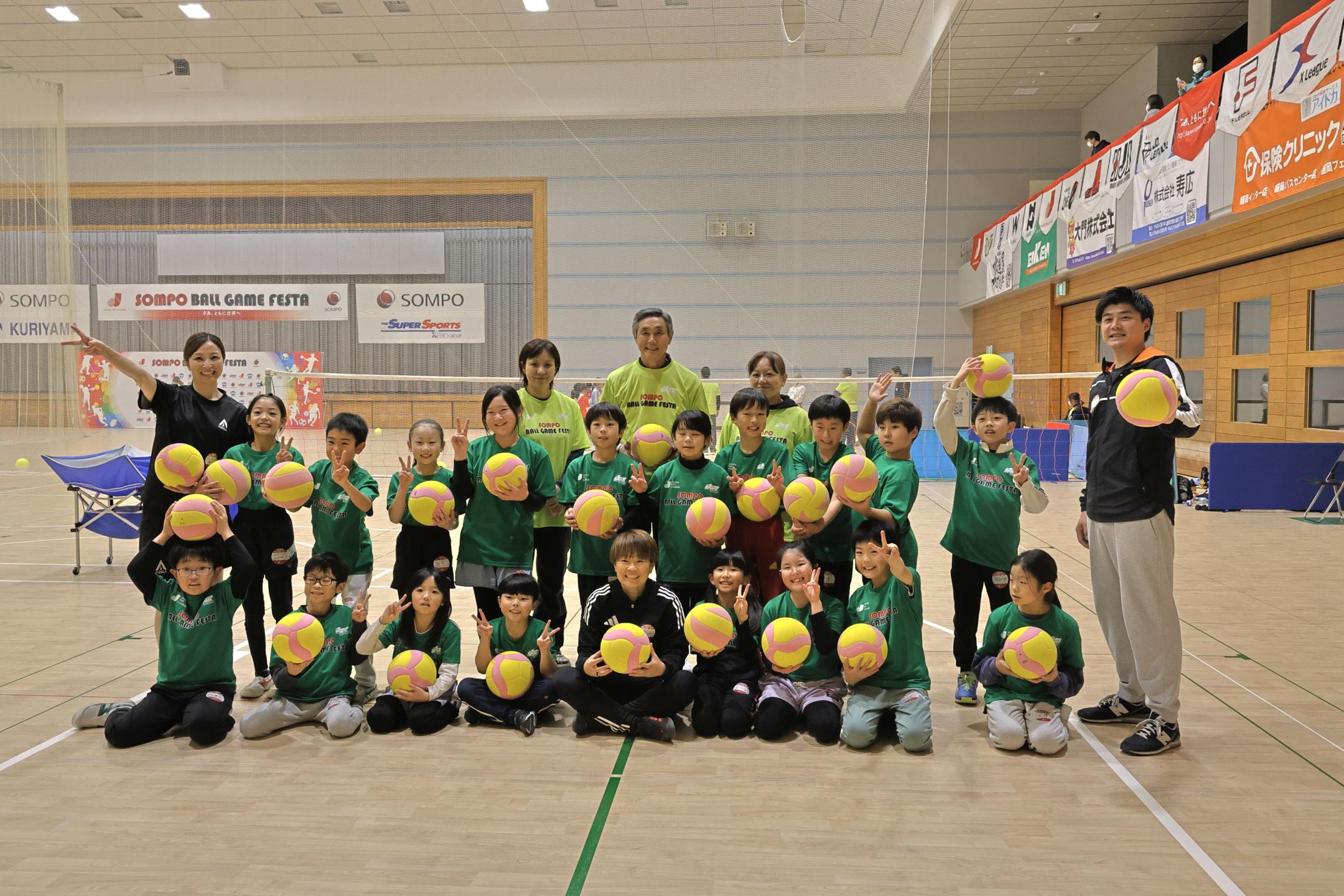 バレーボール体験チーム集合写真