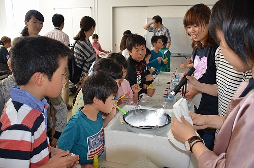 地球にやさしいソーラーカーづくり&たのしい宇宙セミナーの様子1