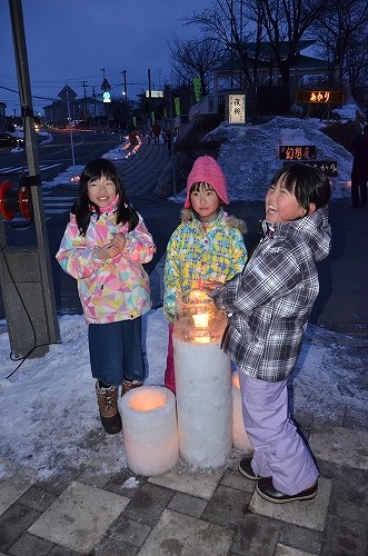 楽しむ子ども3人