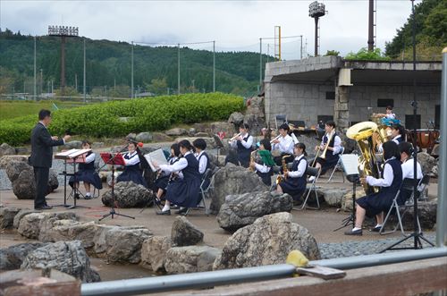 学生が演奏する様子8