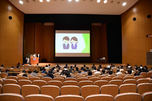 ビジネスモデル策定事業、アイデア発表会の様子