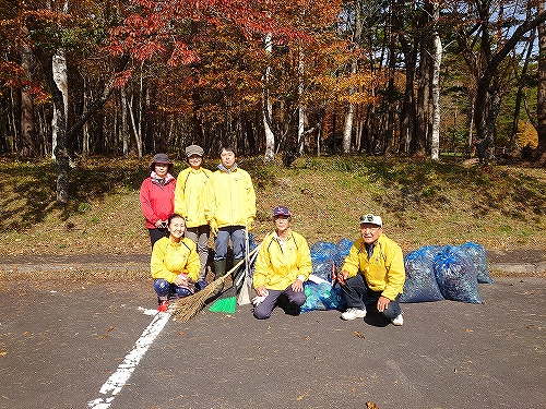 滝沢ライオンズクラブによる清掃活動の様子