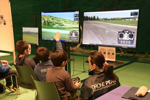 ドローン操縦士の職業体験の様子