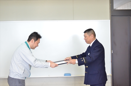 除雪機が寄贈の様子