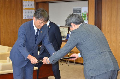 企業版ふるさと納税～ビッグルーフから発信をのカバー写真