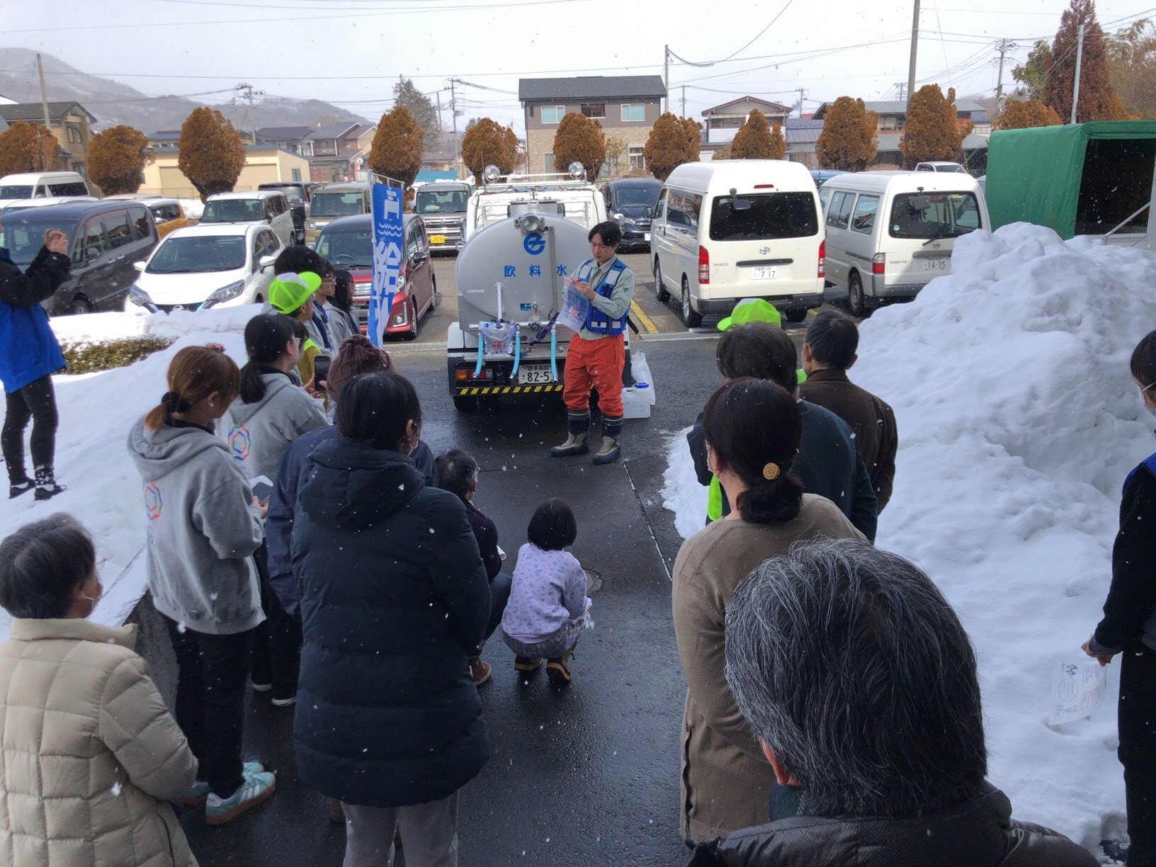 給水体験をする参加者