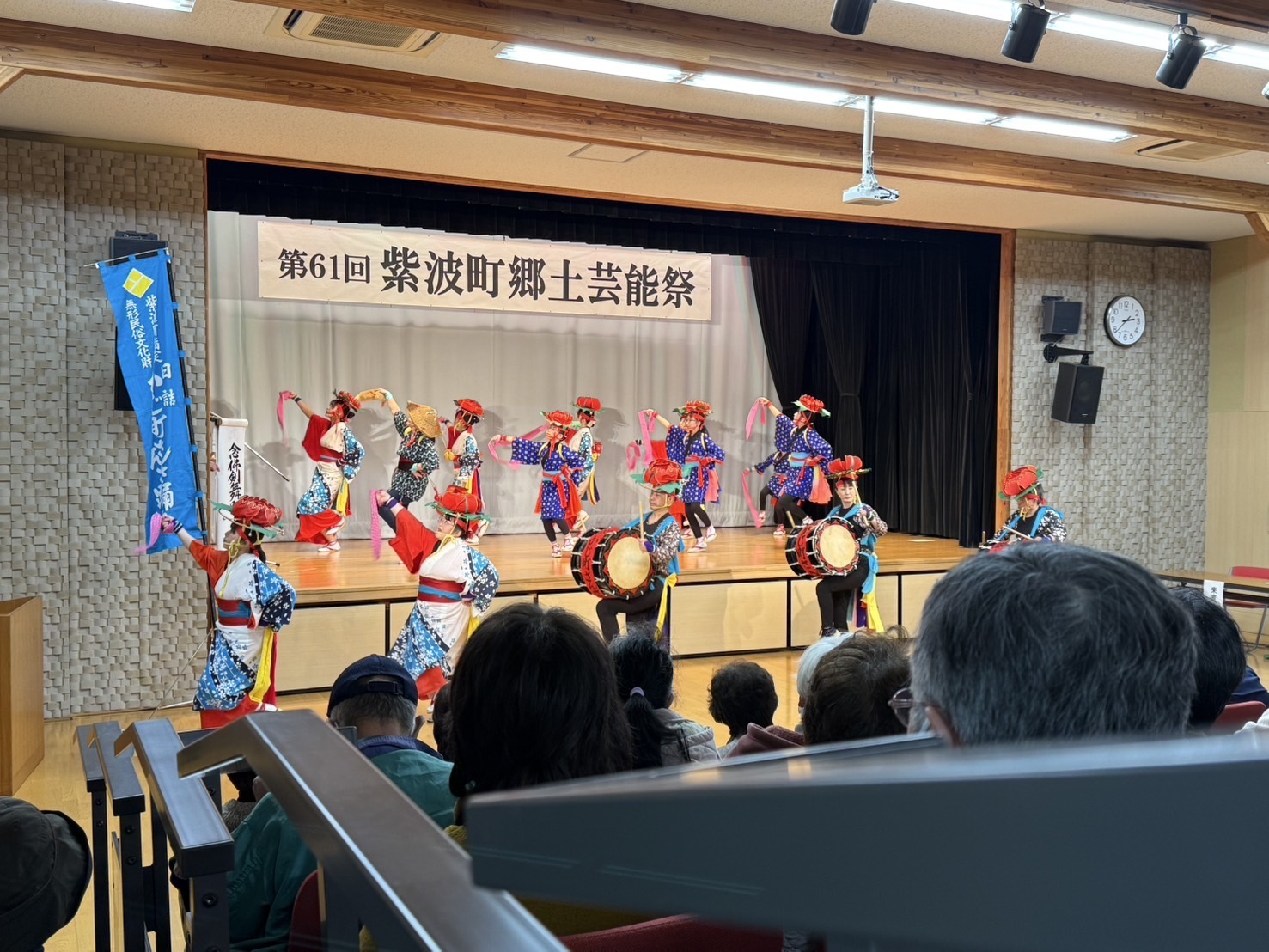 祭りで演技を披露する他の郷土芸能団体