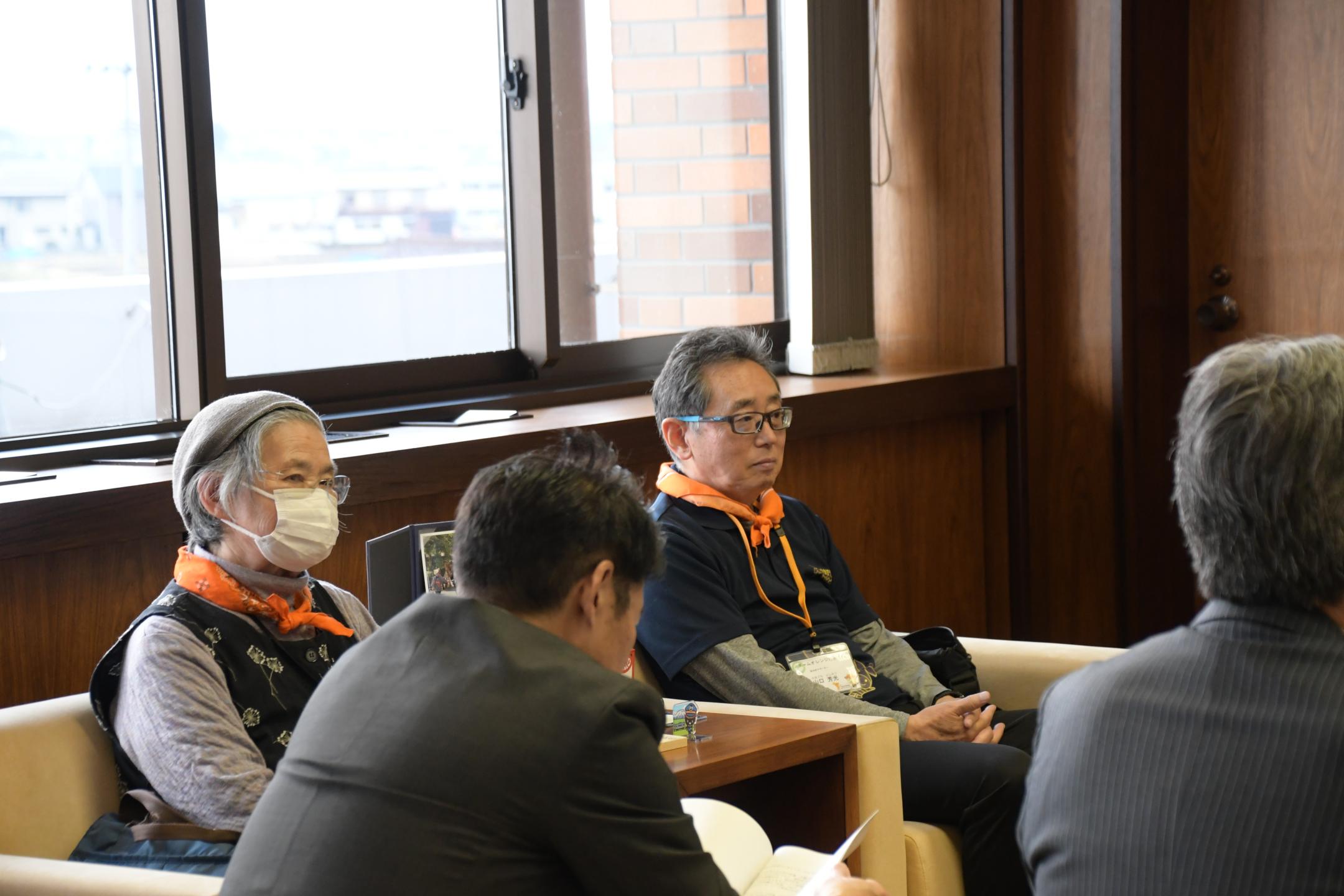 懇談する市長と皆さん③