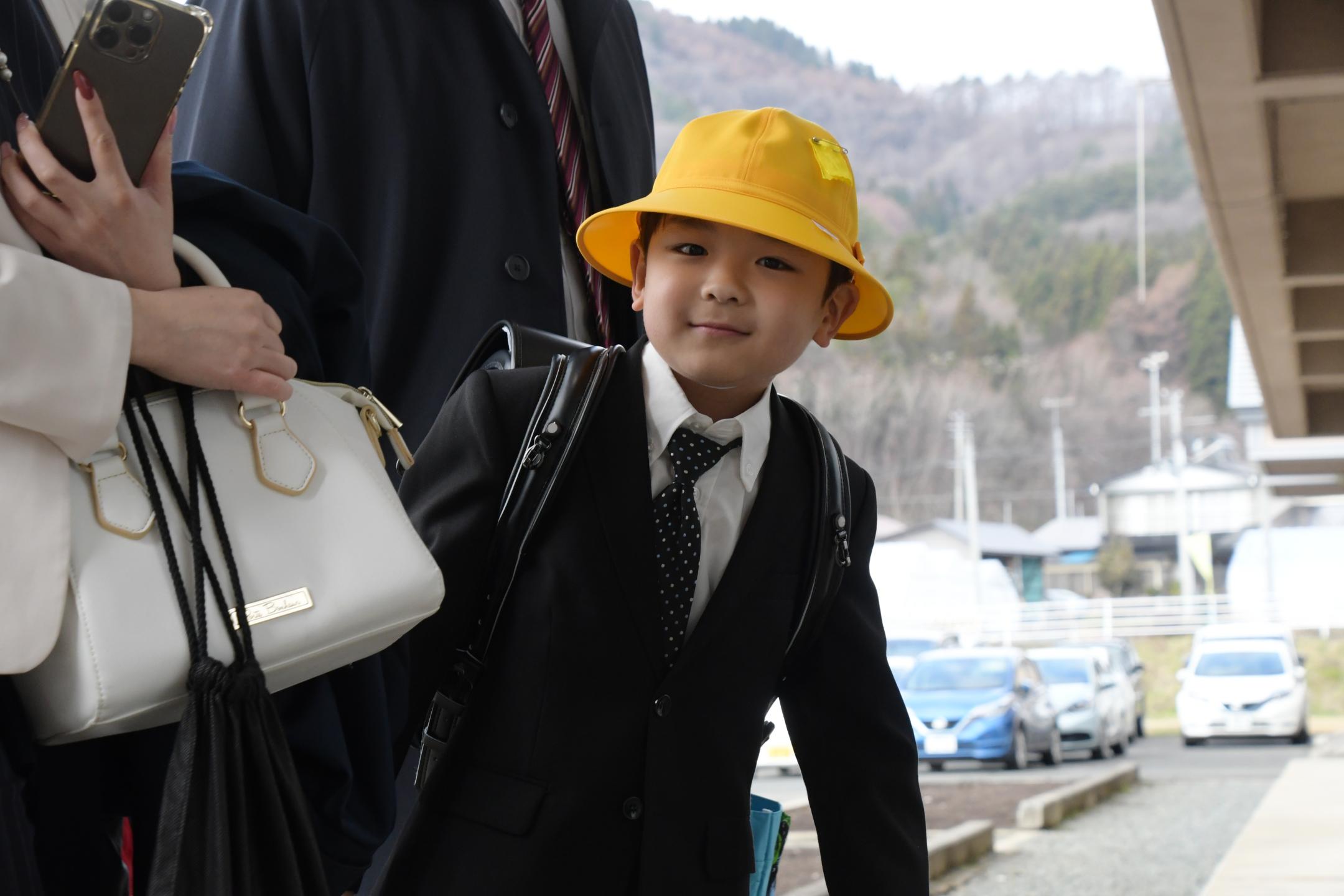 初登校する新入生