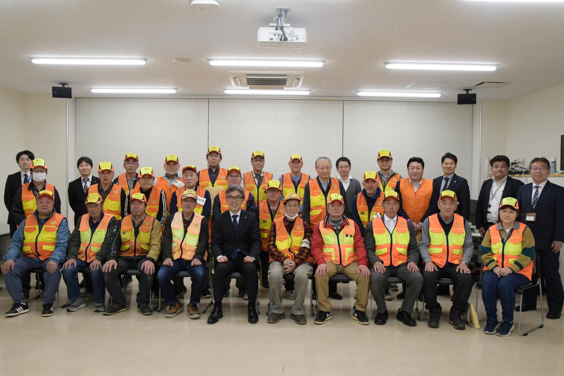 鳥獣被害対策実施隊の集合写真