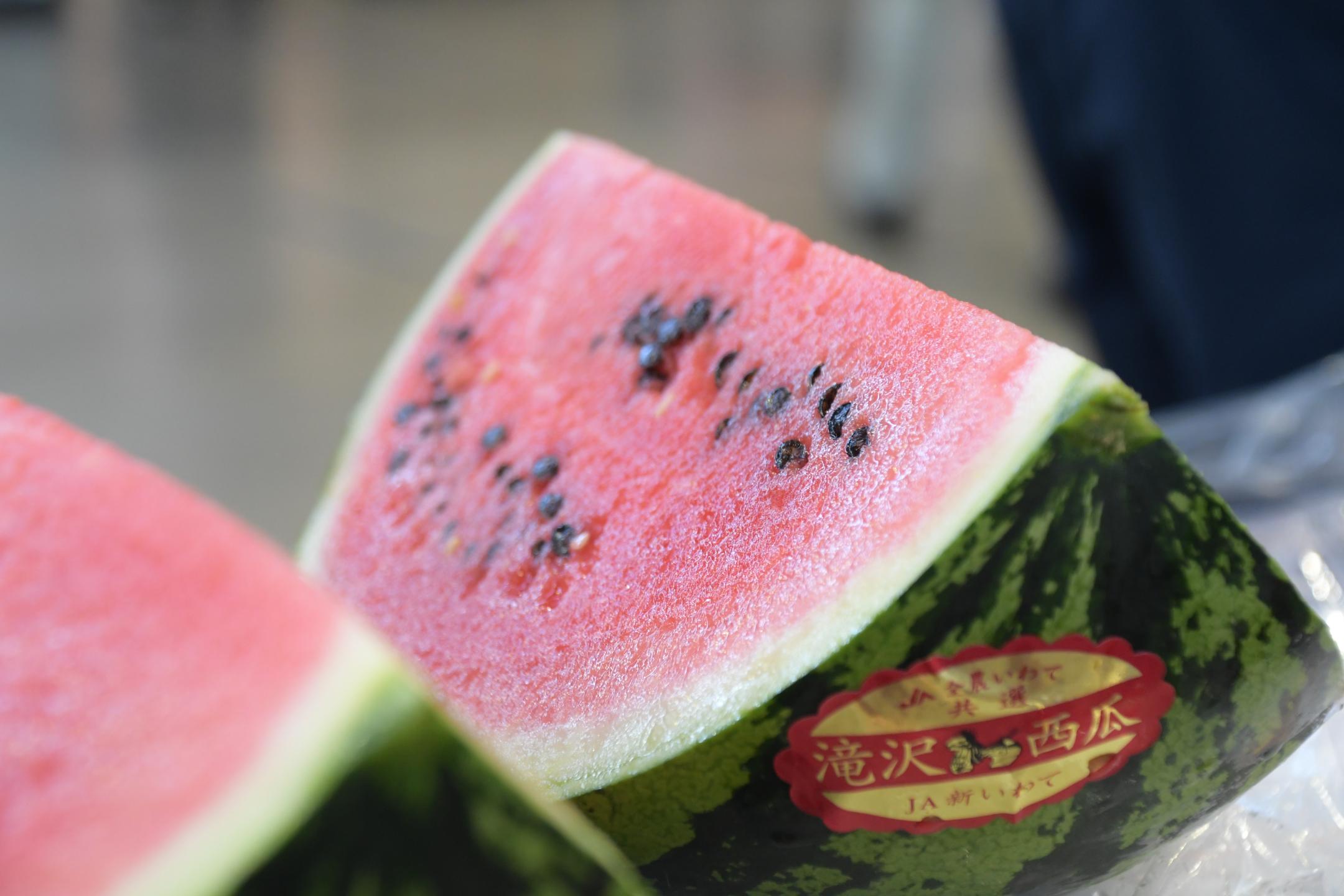 みずみずしい滝沢スイカ