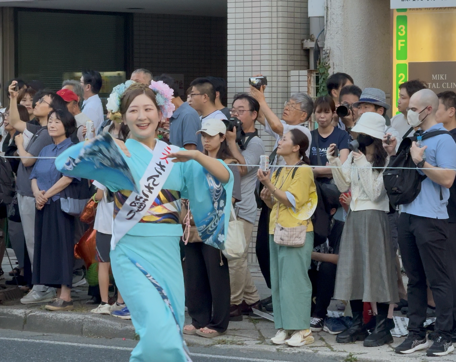 ミスさんさ横田さん～優美な舞で観客笑顔にのカバー写真