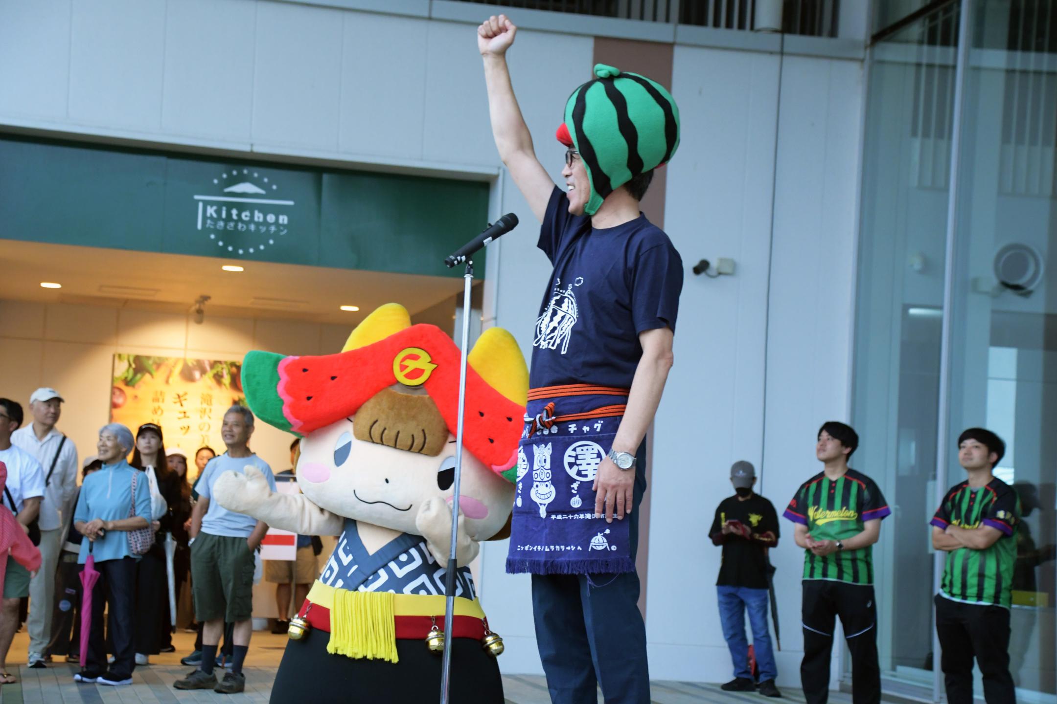 じゃんけん大会に臨む市長