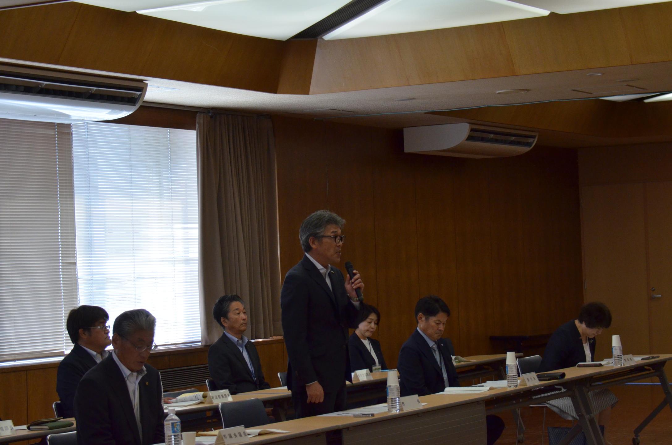 挨拶をする武田滝沢市長