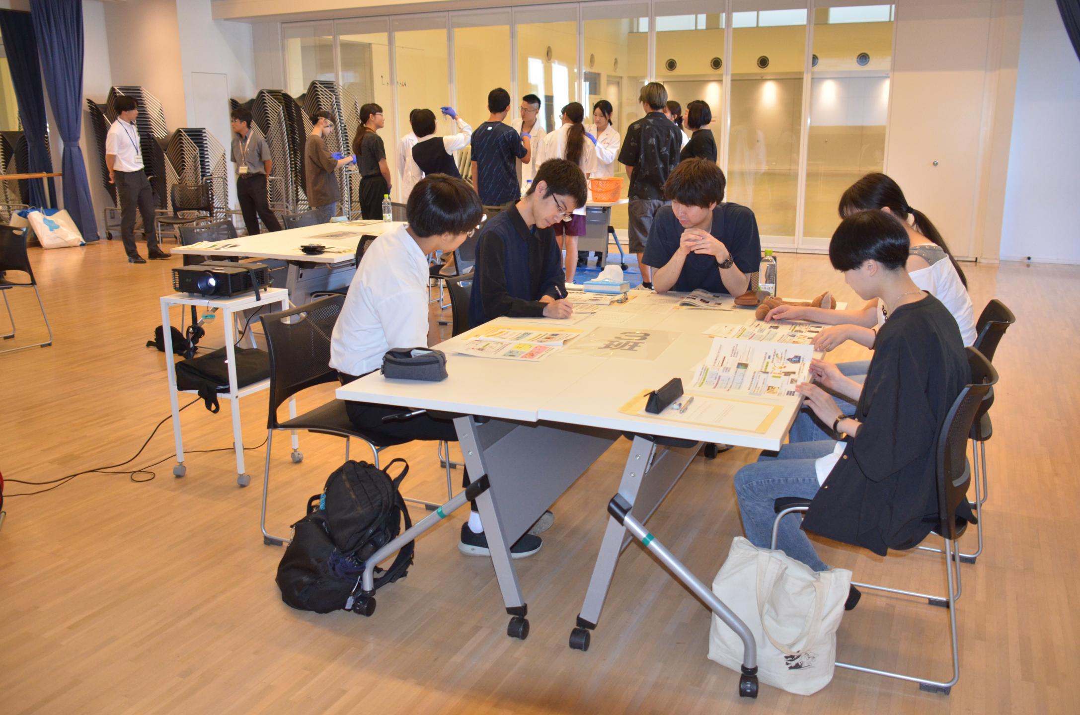 グループワークをする参加者