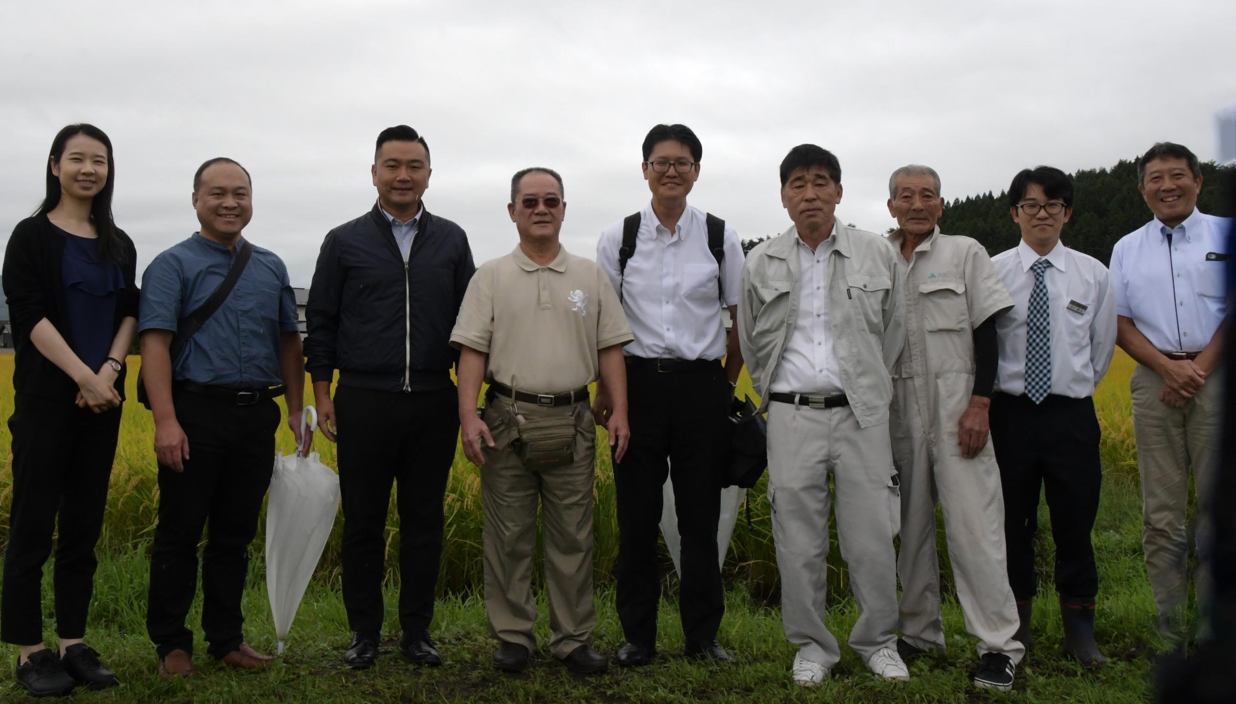 外国企業が水田を視察