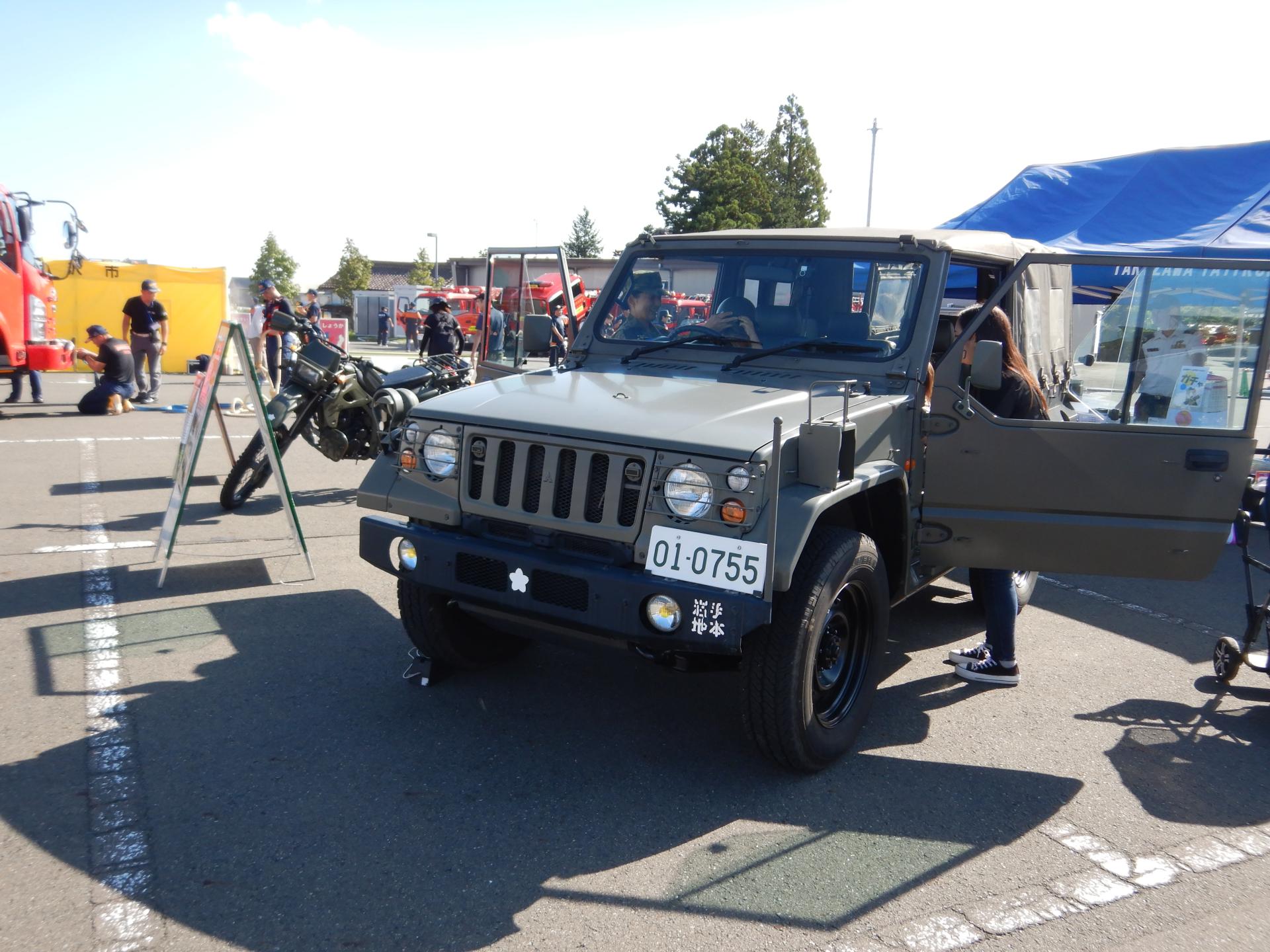 自衛隊車両の展示