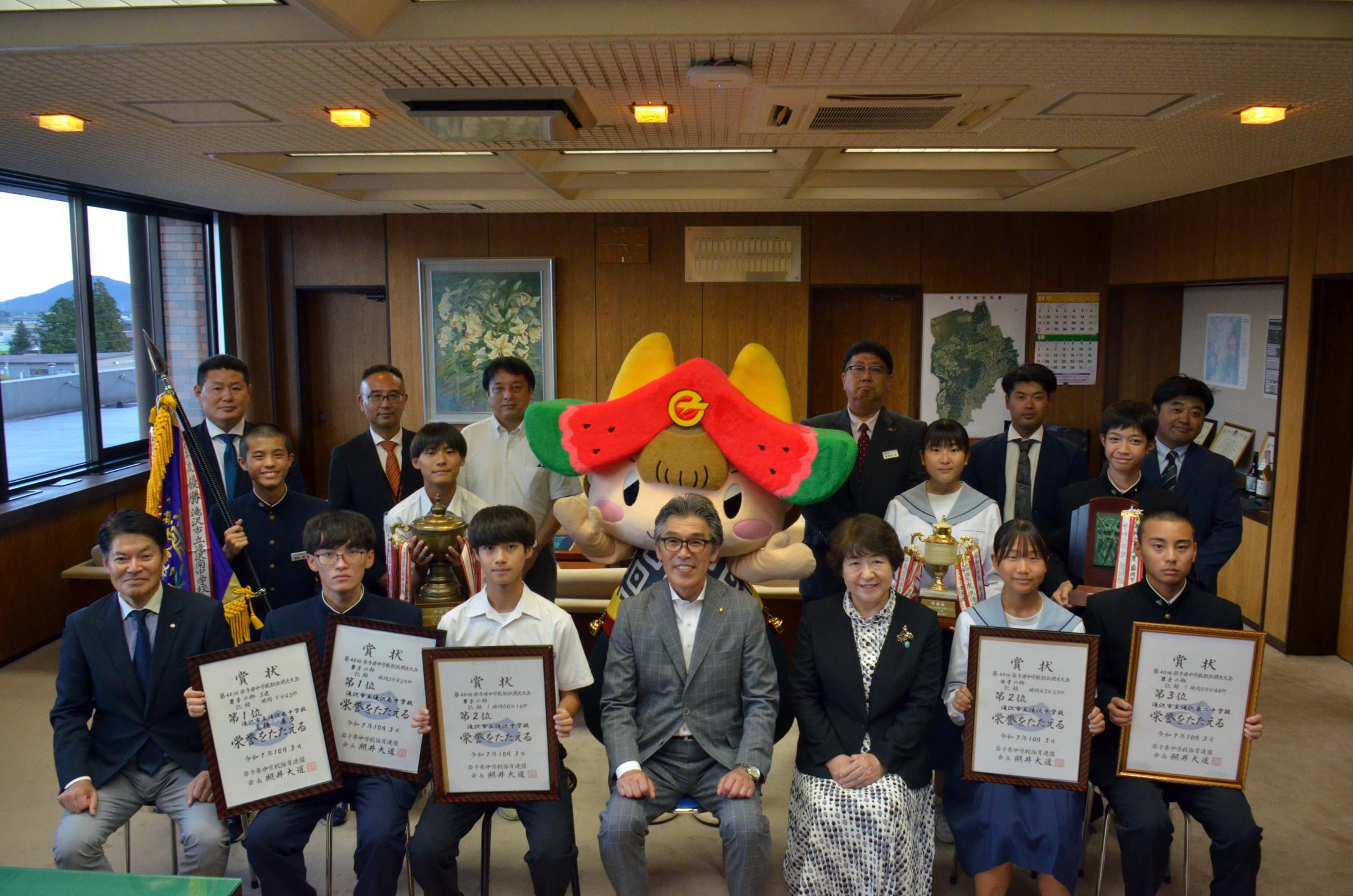 先生方も交えて集合写真