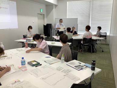 キャラバン・メイトが養成講座の講師を務める様子