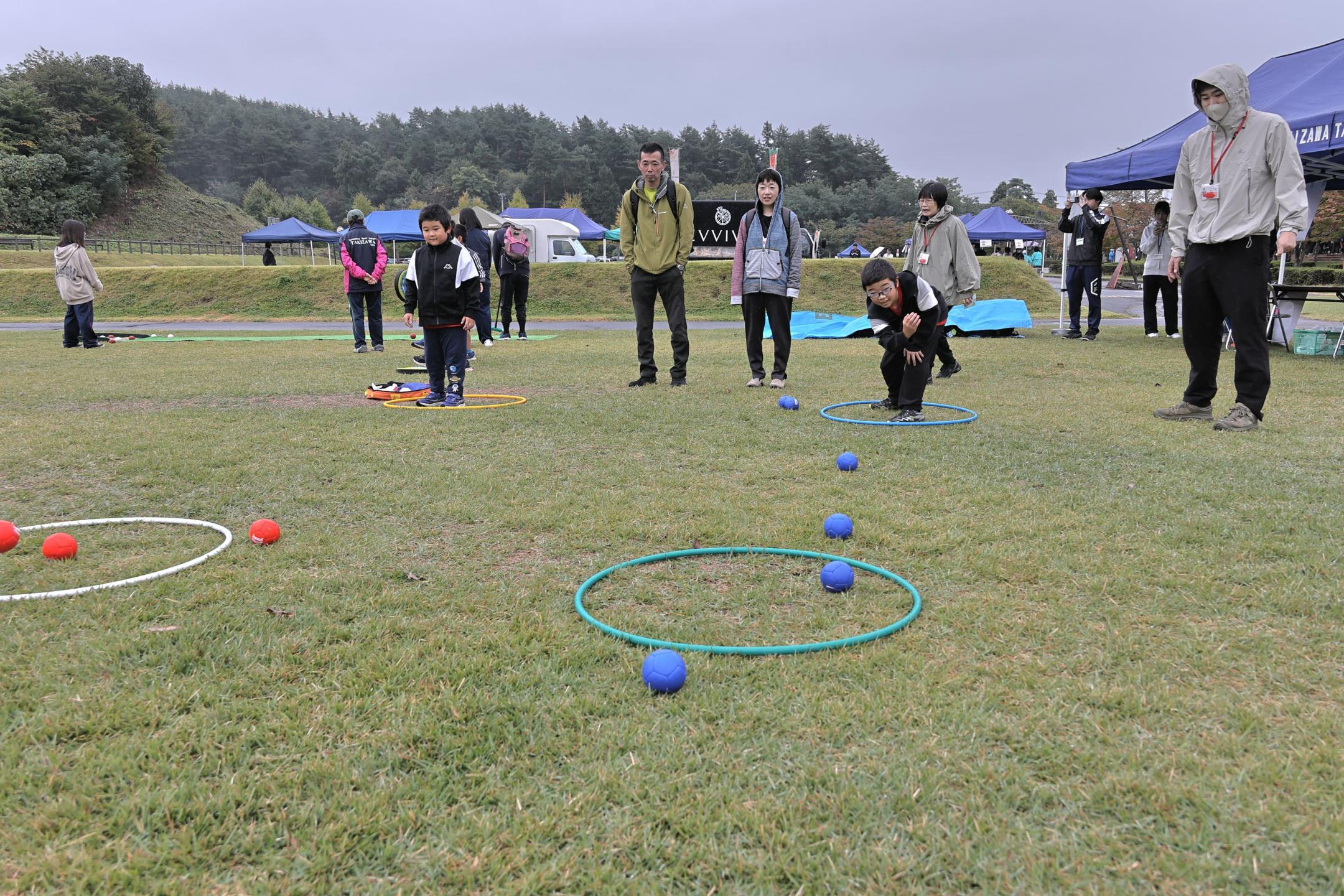 ニュースポーツを楽しむ参加者