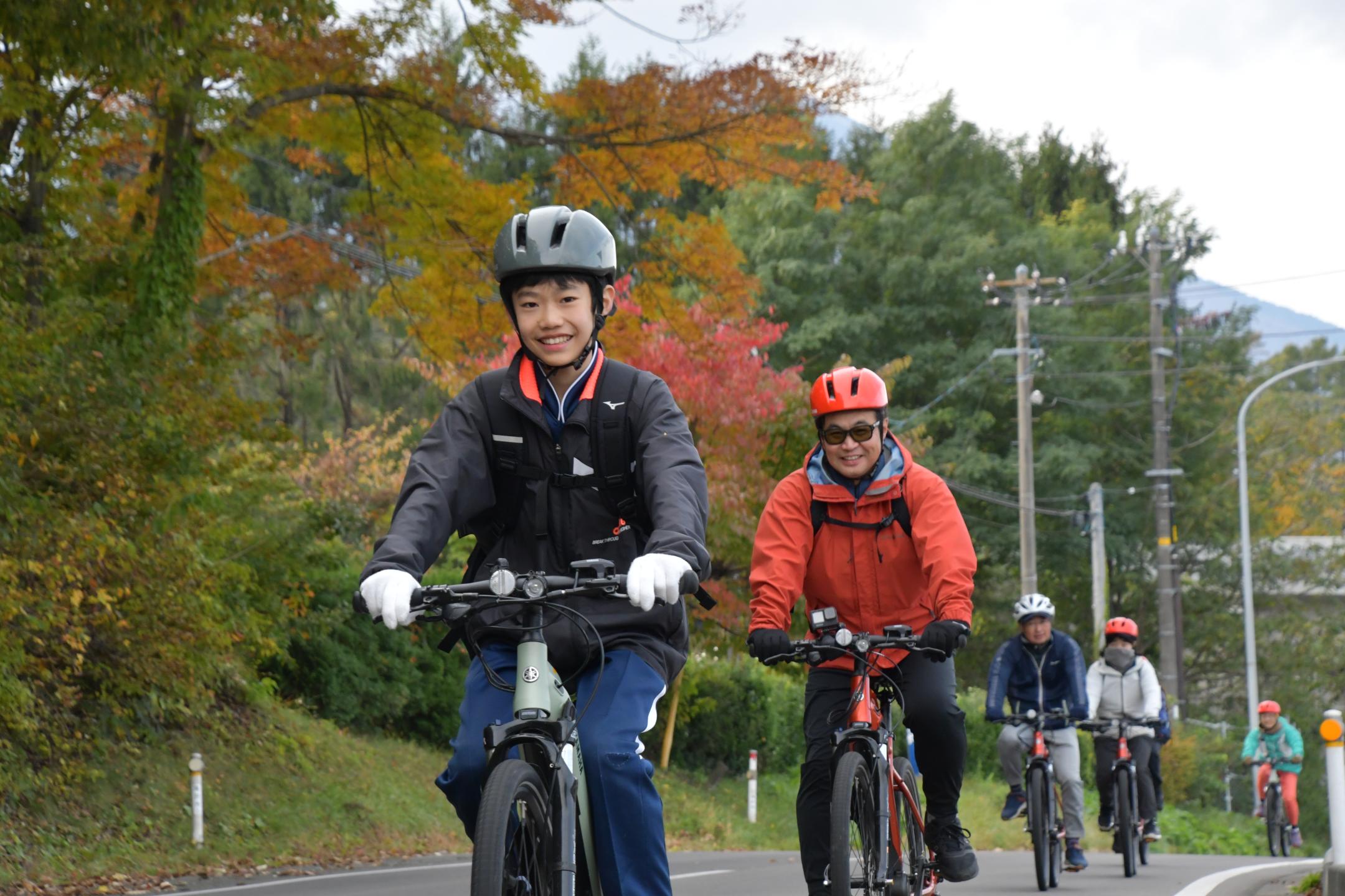 e-bikeで自然を満喫～たきざわオータムライドのカバー写真