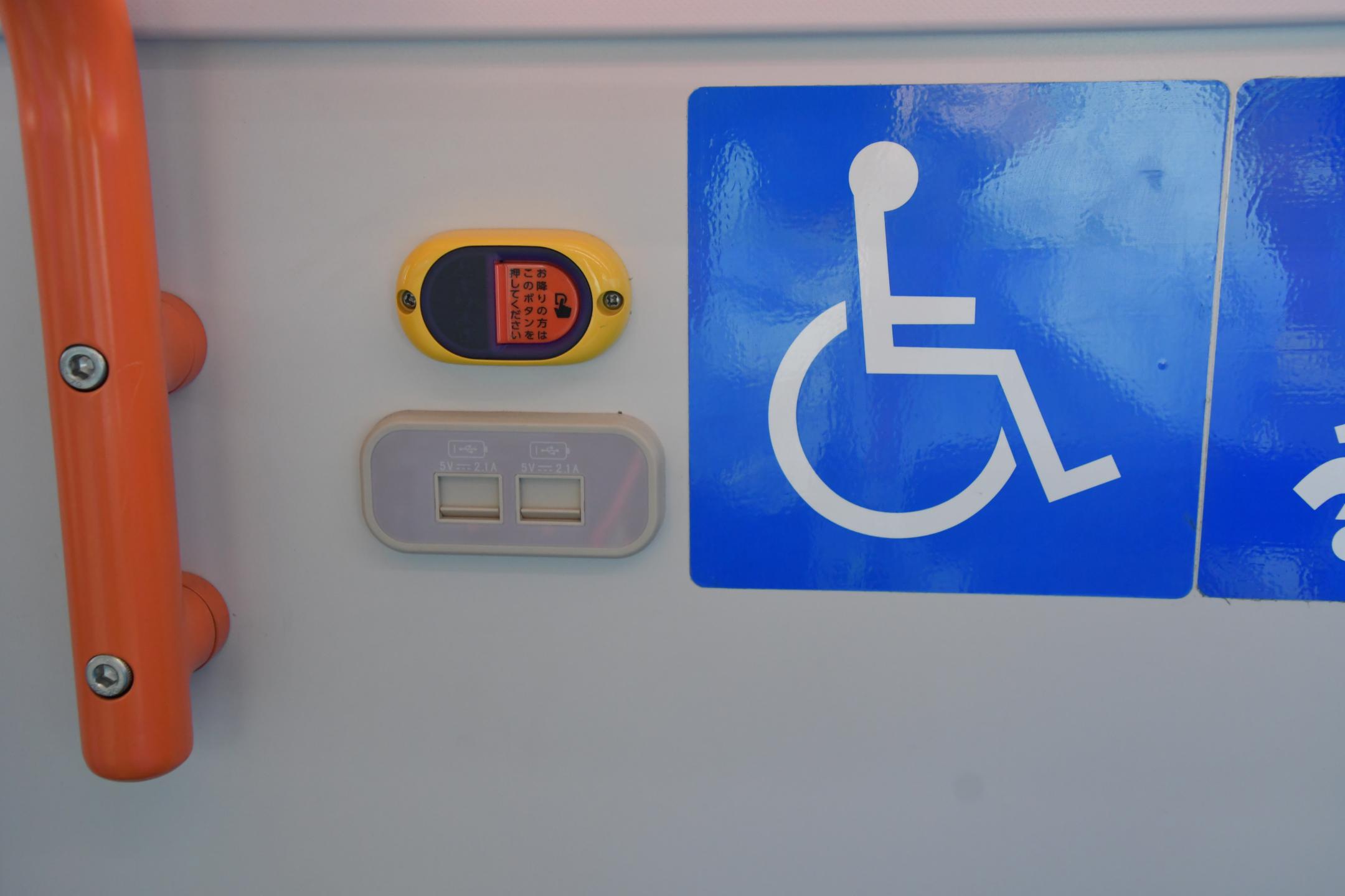 座席に２つずつあるUSBポート