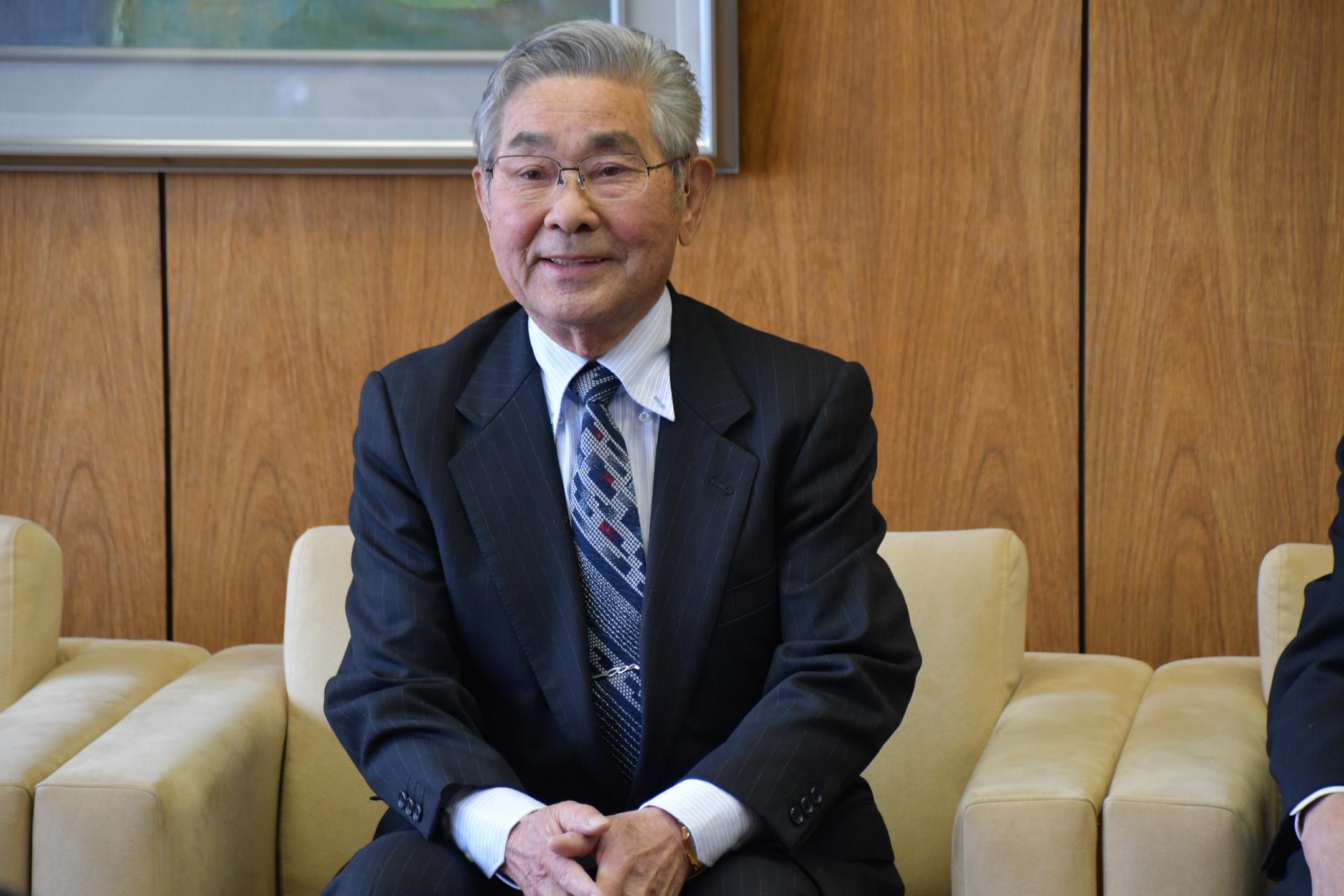 懇談する赤石さん