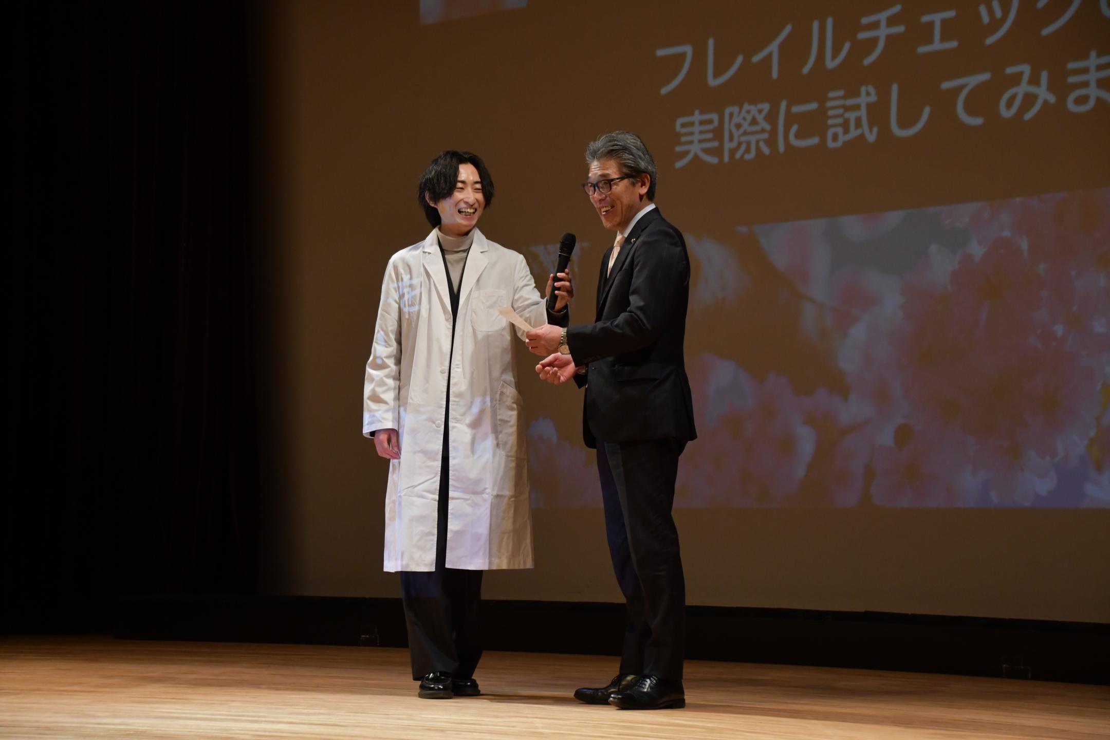 市長も歩行姿勢の分析を体験