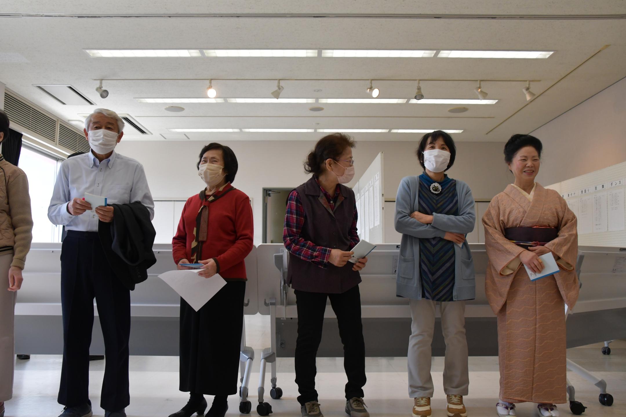 楽しそうに参加する出席者の皆さん