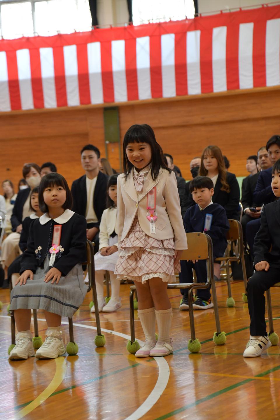 元気よく返事をする新入生