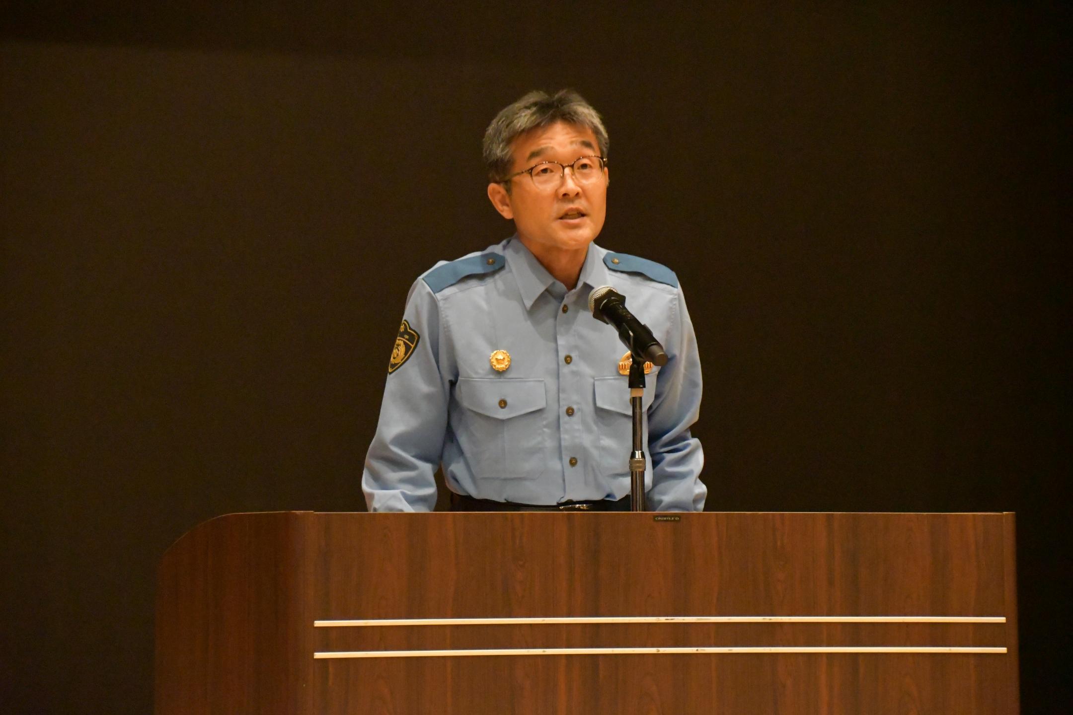 祝辞を述べる盛岡西警察署長