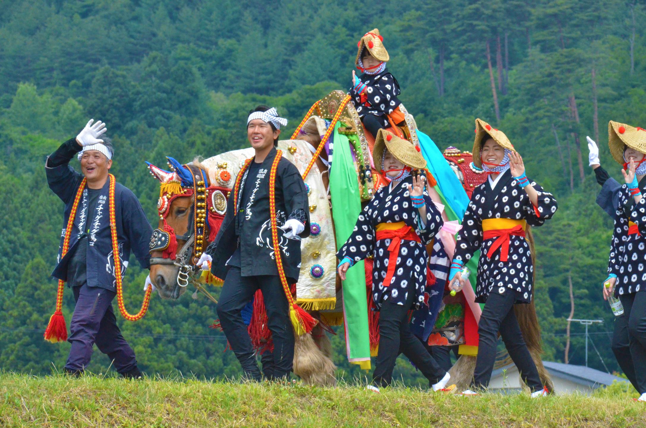 田園風景を練り歩く馬コ②