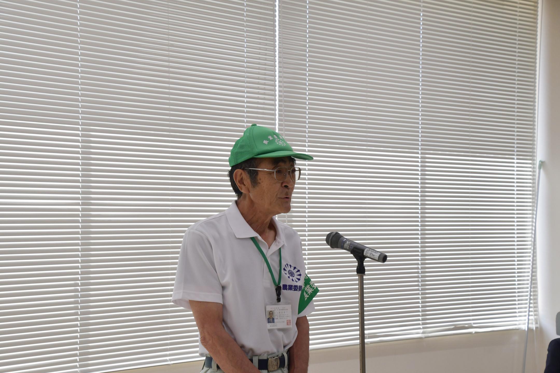 挨拶する駿河会長