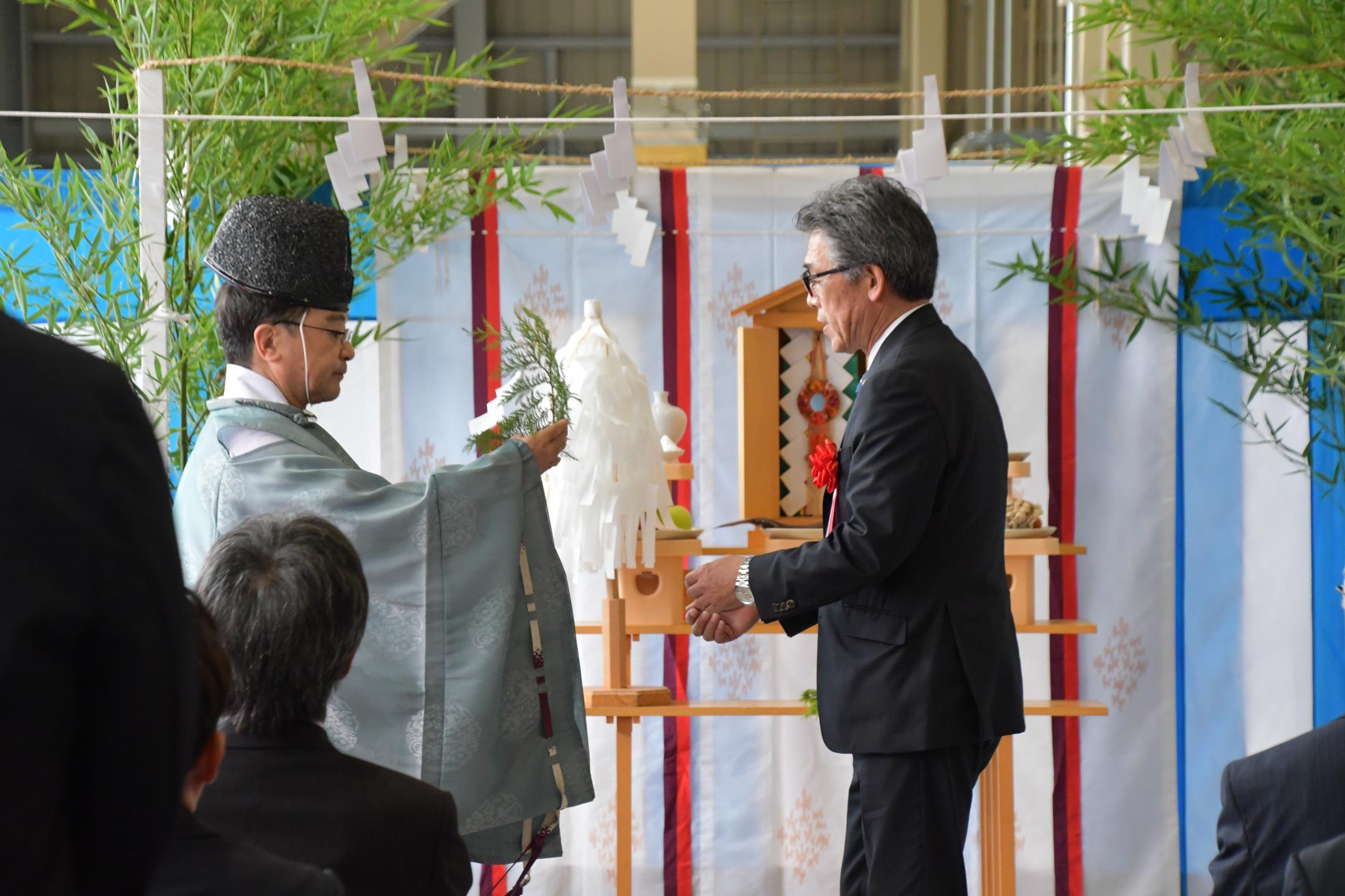 市長の玉串奉奠の様子