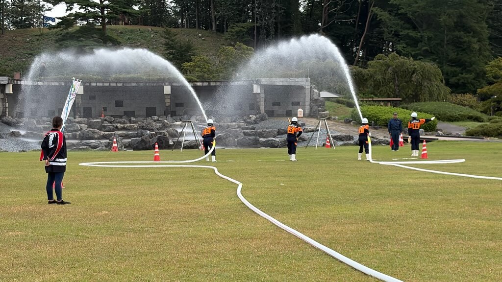 消防団による放水パフォーマンス