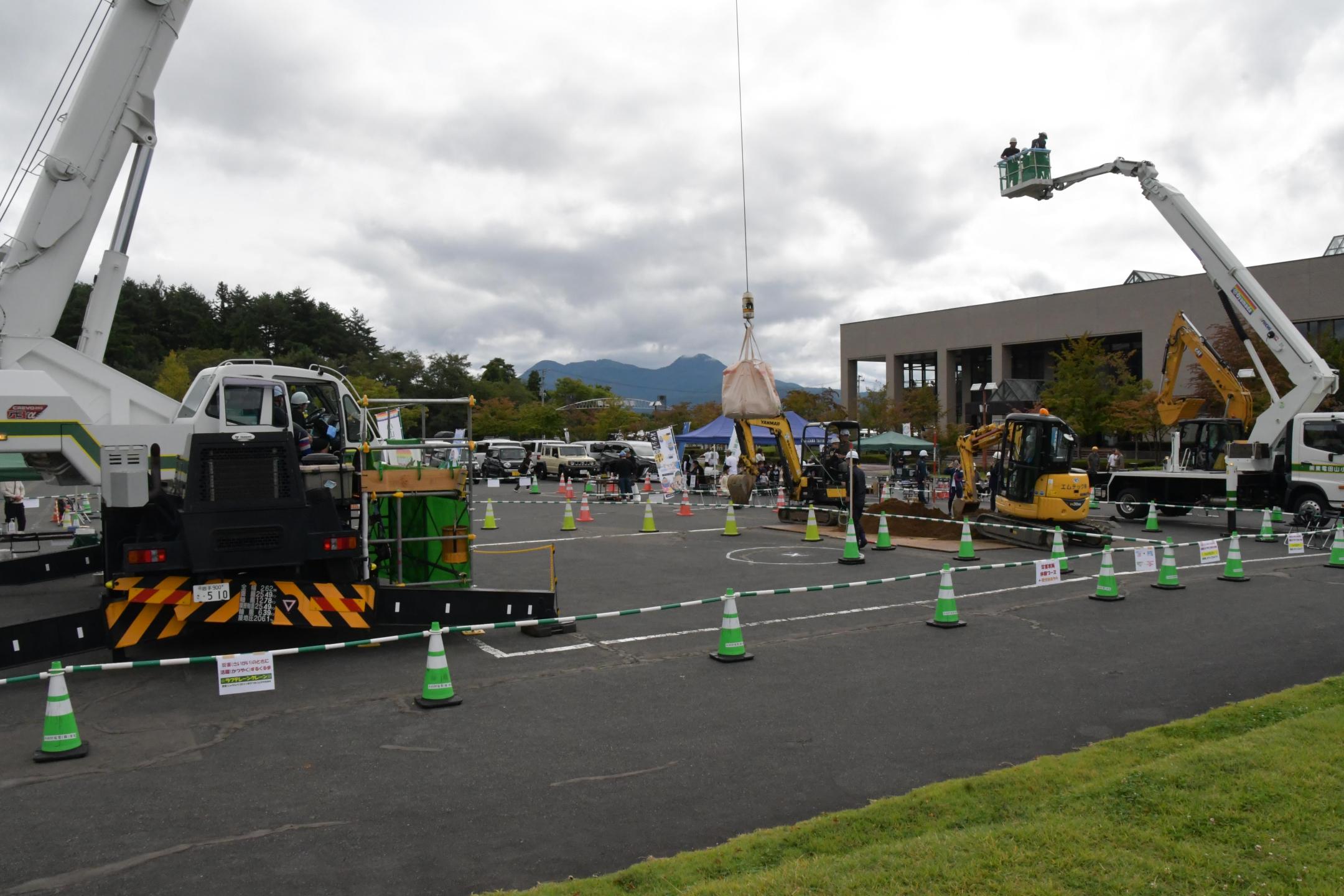各種現場車両の展示